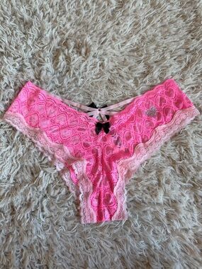 NWT VTG Victoria’s Secret SLT Pink Heart Rhinestone Strappy Lace Cheeky SMALL